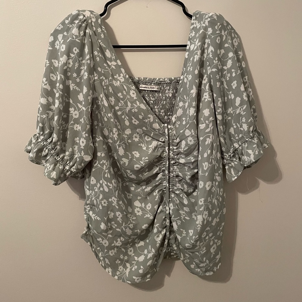 Light green floral Abercrombie top
